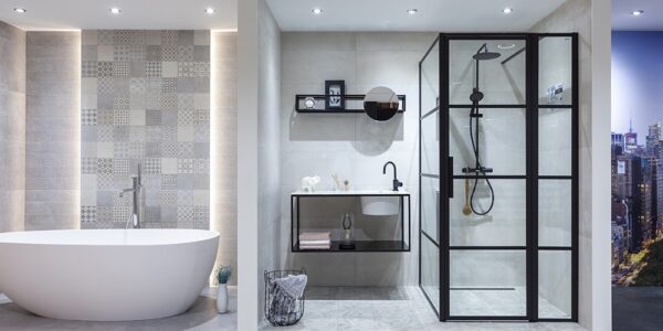 Complete badkamer modern met rond bad opstelling Verwijst.